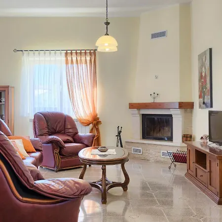 Debora By Interhome