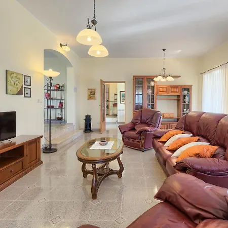Debora By Interhome